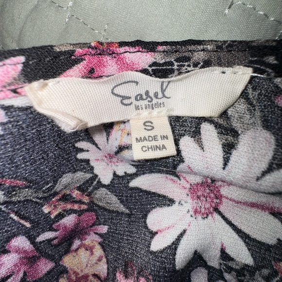 Easel Black Floral Ruffle Sleeve peplum Blouse. (No belt). Size Small. VVGUC - Picture 6 of 10